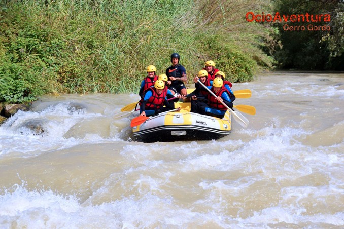 2.	Rafting de aguas bravas en el río Genil