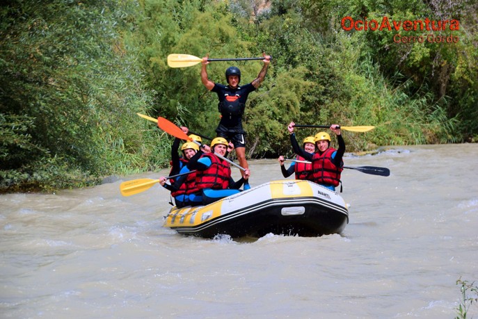Diversión durante el descenso de rafting