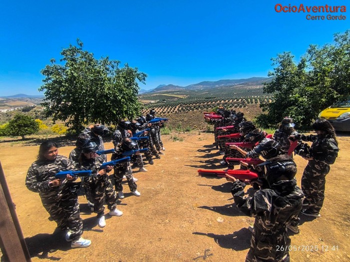 alumnos-multiaventura-trabajo-en-equipo-paintball